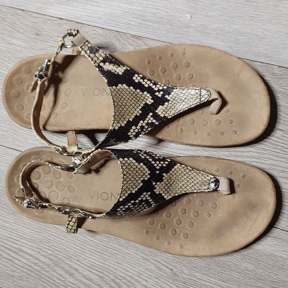 Vionic Snake Print Thong Sandals in Black and Tan